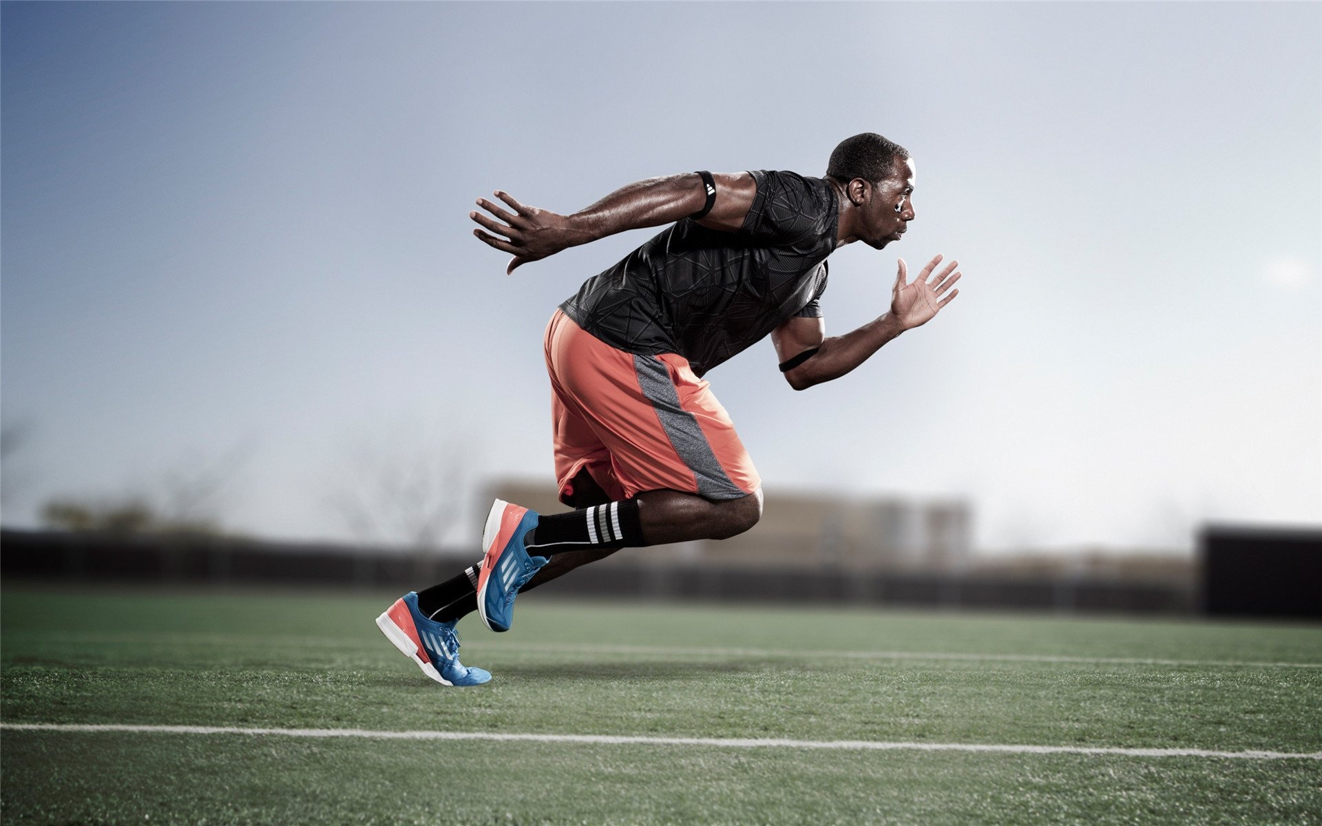 巴尔：他在防守和进攻中的出色表现让全黑队的战术更加多变，巴尔巴训练